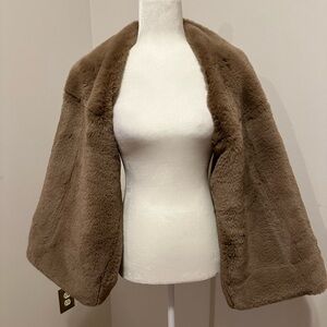 Anthropologie fur shrug